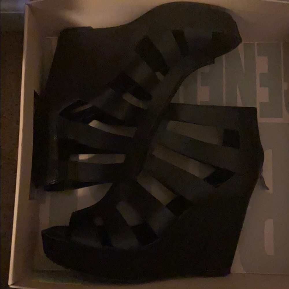 Shoe